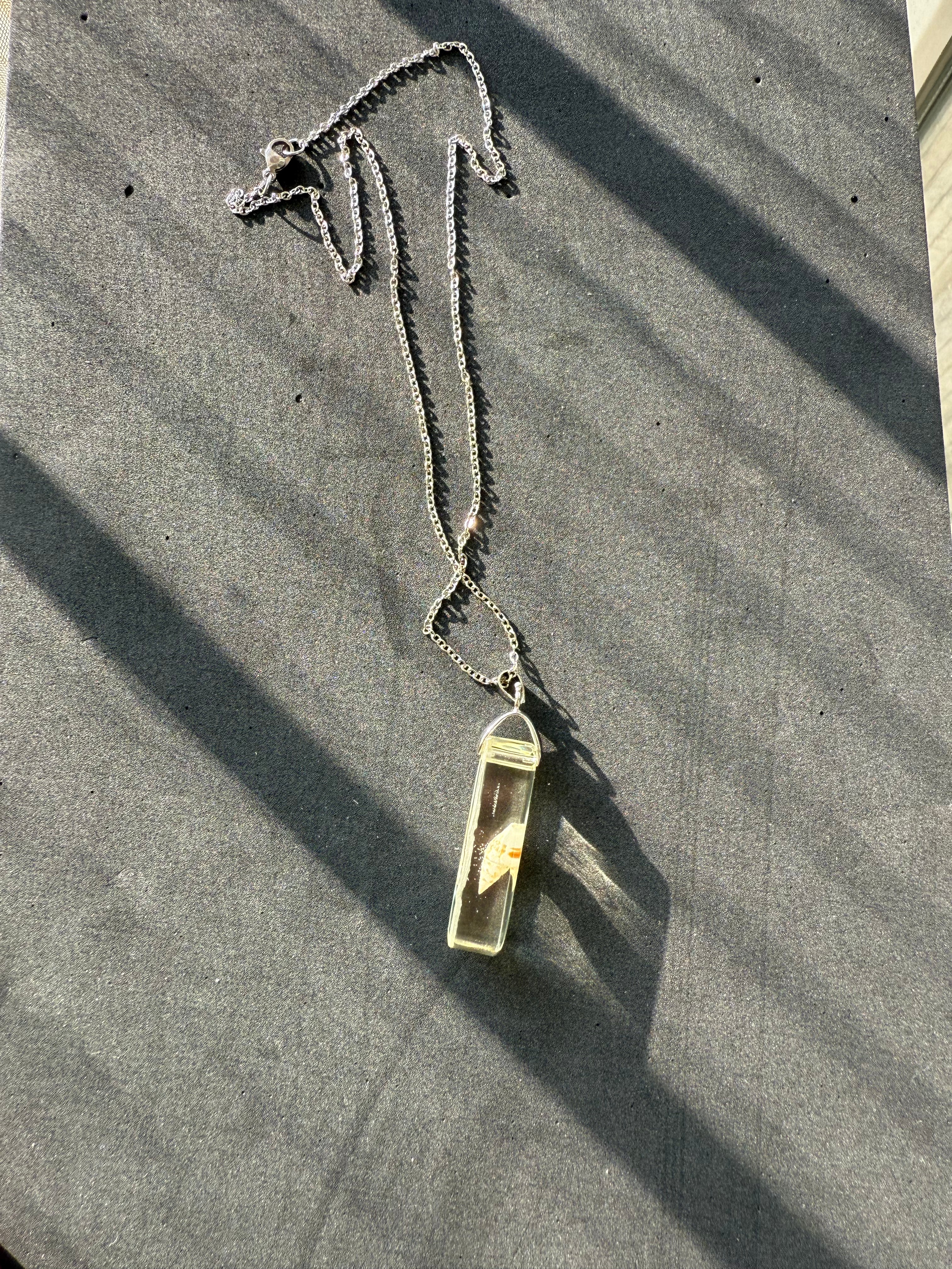 Kristal Sütun Kolye