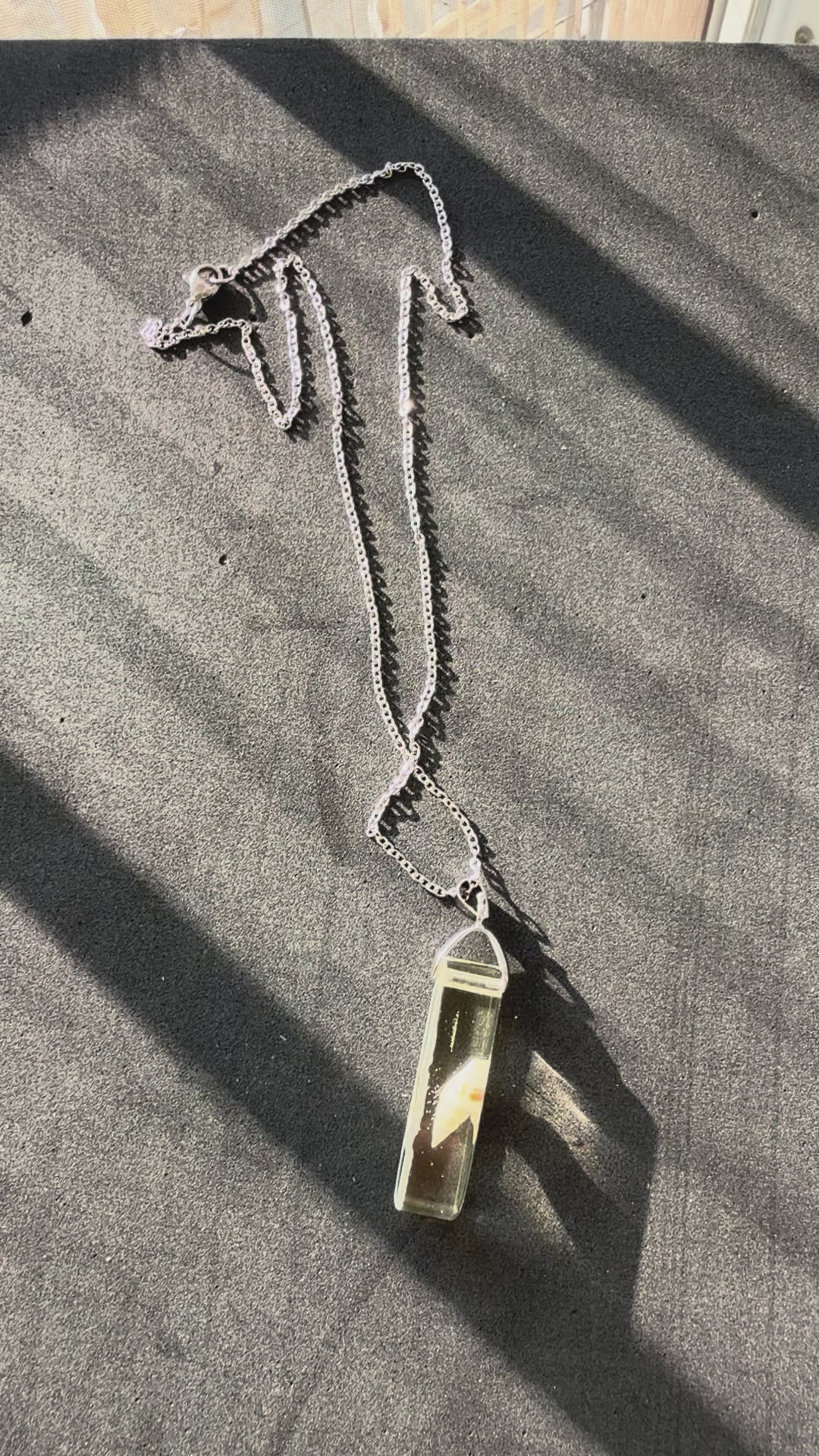 Kristal Sütun Kolye