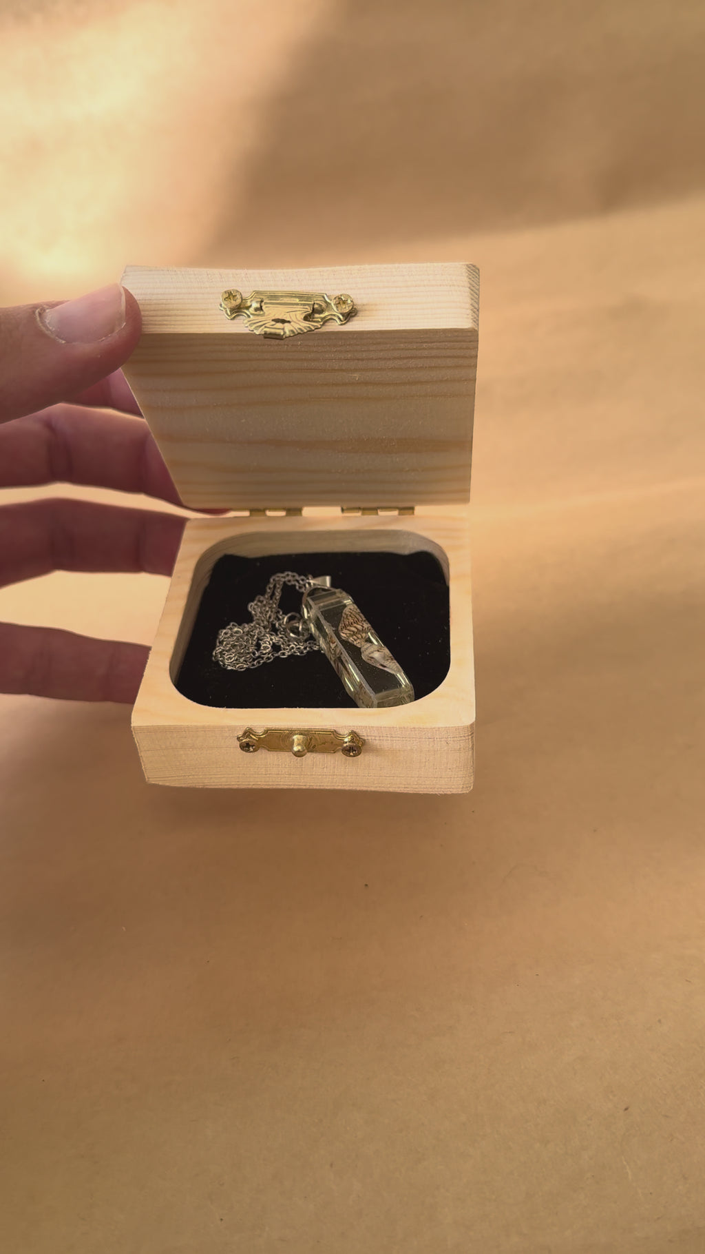 Kristal Sütun Kolye