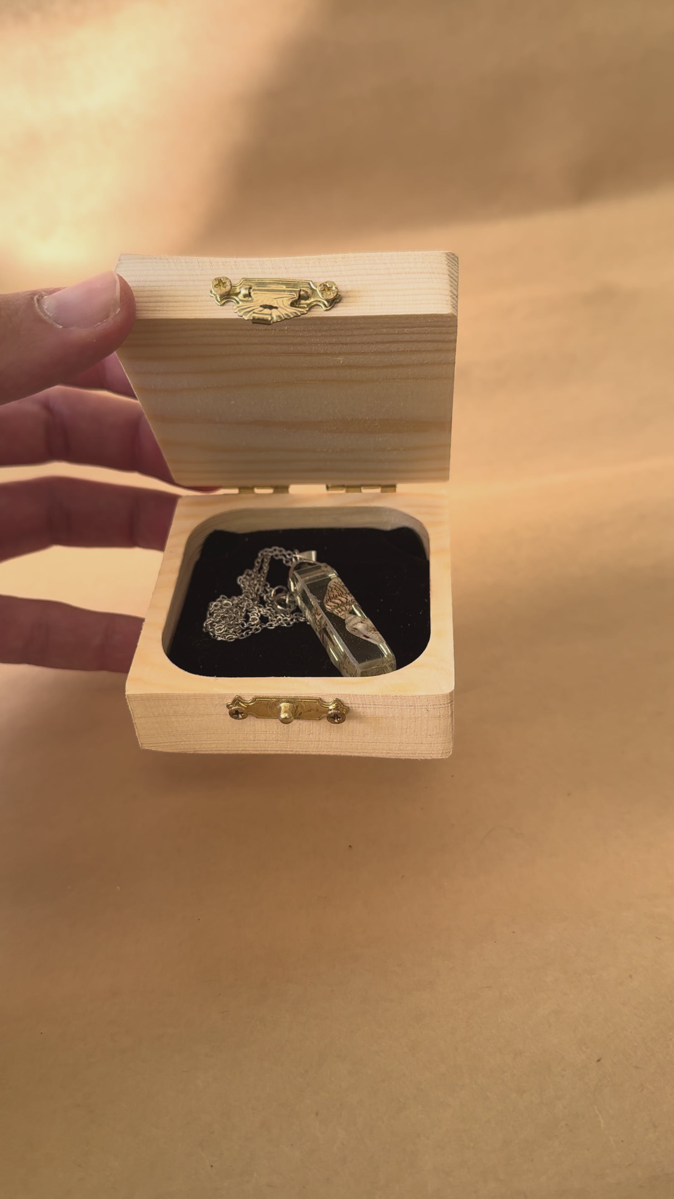 Kristal Sütun Kolye